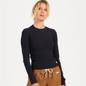 Vuori Long-Sleeve Pose Fitted Tee (formerly Mudra Fitted Tee) Black XL